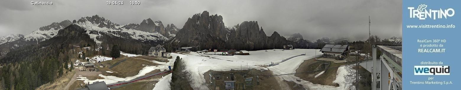 Webcam panorama realtime 360° Vigo di Fassa - Catinaccio - Altitude: 1,997 metresArea: Ciampedie Panoramic viewpoint: 360° real time webcam. Panoramic view over the slopes and lifts of the ski area Catinaccio, in the Val di Fassa/Carezza district. Every day, at dawn and at dusk, it is possible to witness the 