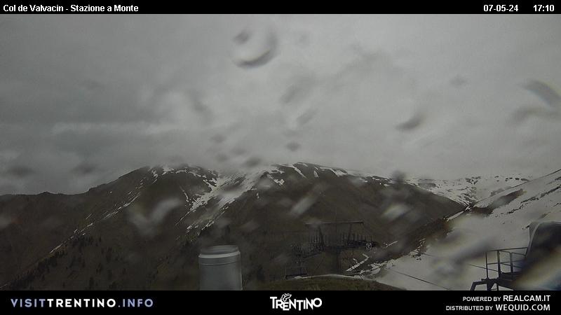 Webcam Pozza di Fassa - Buffaure - Pista Valvacin B - Altitudine: 2.354 metri<BR>Posizione: Col de Valvacin <BR>Punto Panoramico: webcam statica. Immagine panoramica della pista rossa 
