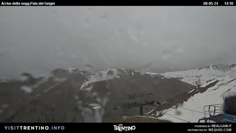Webcam Pozza di Fassa - Buffaure - Val Monzoni - Altitudine: 2.354 metriPosizione: Col de Valvacin Punto Panoramico: webcam statica. Immagine panoramica della pista rossa 