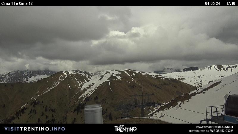 Webcam Pozza di Fassa - Buffaure - Cima 11 e Cima 12 - Höhenlage: 2.354 m<BR>Position: Col de Valvacin <BR>Aussichtspunkt: statische Webcam. Sessellift 
