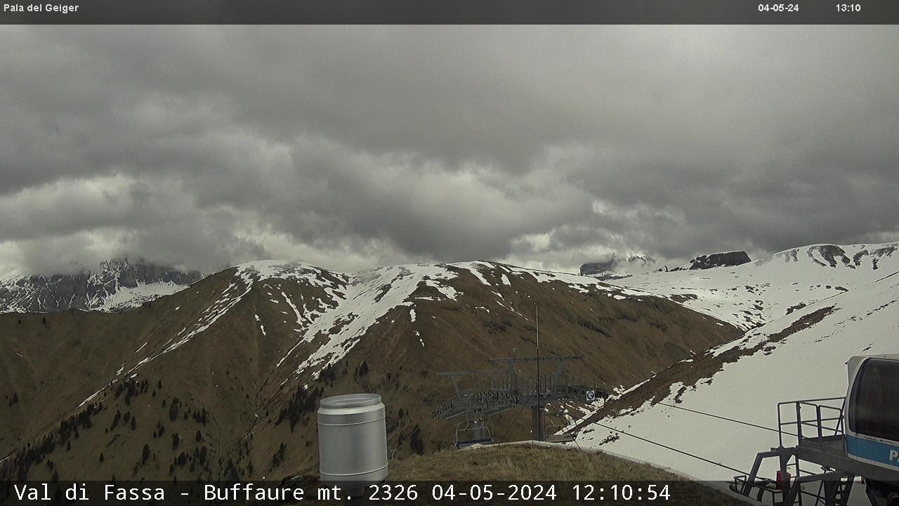 Webcam Pozza di Fassa - Buffaure - Pala del Geiger - Altitudine: 2.354 metriPosizione: Col de Valvacin Punto Panoramico: webcam statica. Arrivo della seggiovia 